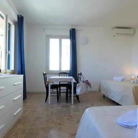 Bed & Parking Cecina Rooms Marina di Cecina Exterior foto