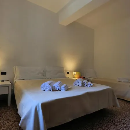 Bed & Parking Cecina Rooms Marina di Cecina Exterior foto