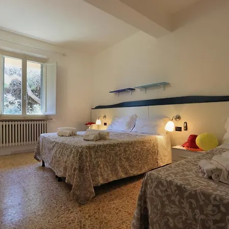 Bed & Parking Cecina Rooms Marina di Cecina Exterior foto