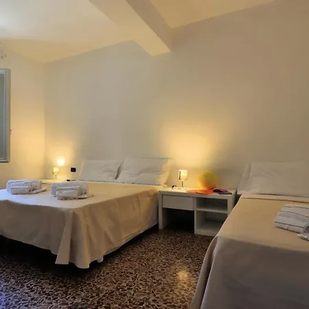 Bed & Parking Cecina Rooms Marina di Cecina Exterior foto