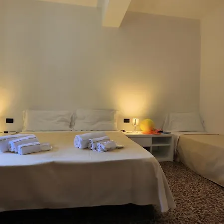 Bed & Parking Cecina Rooms Marina di Cecina Exterior foto