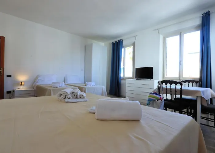Bed & Parking Cecina Rooms