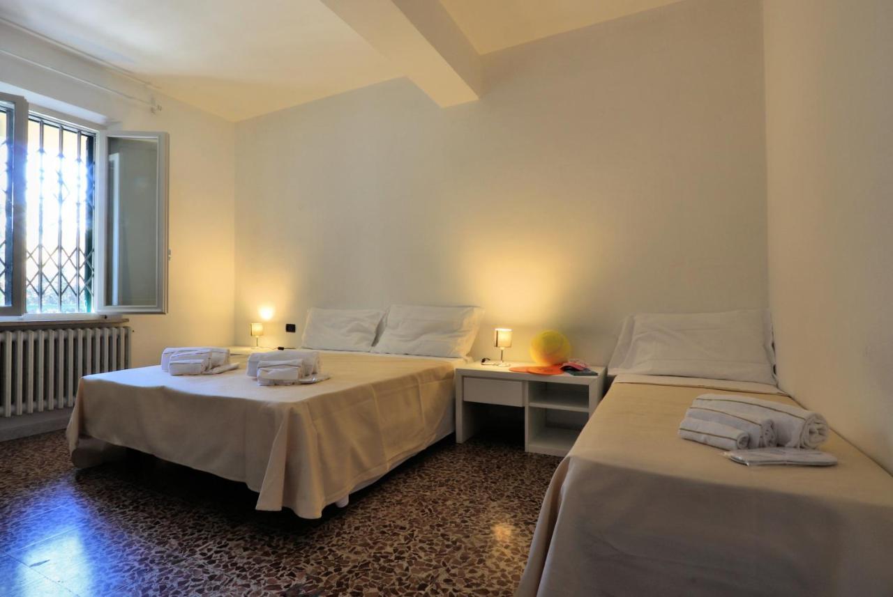 Bed & Parking Cecina Guest house
